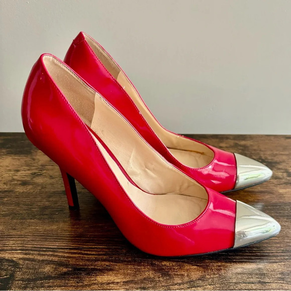 Guess| Red Patent Leather 3.5” Pumps with Gold Pointed Toe Size US  6.5 - Picture 3 of 6